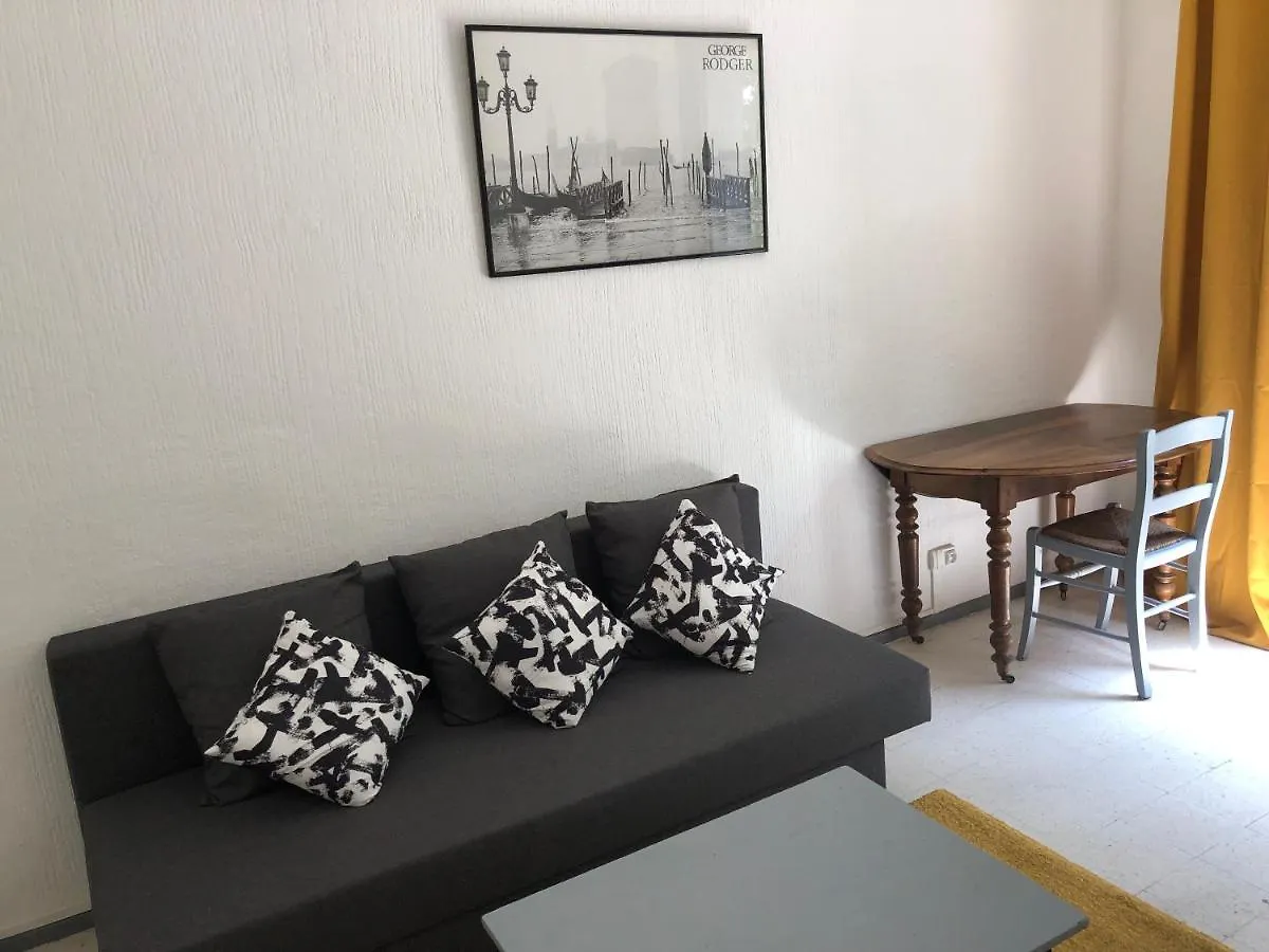 Apartment Appartement De Charme Avignon Centre Historique Terrasse Et Balcon Place Pie France