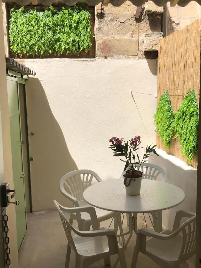 Appartement De Charme Avignon Centre Historique Terrasse Et Balcon Place Pie 0*,  France